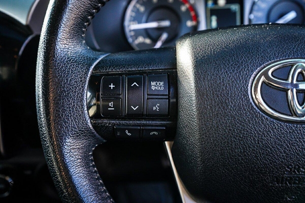 2021 Toyota Hilux 4x4 SR5 image 19