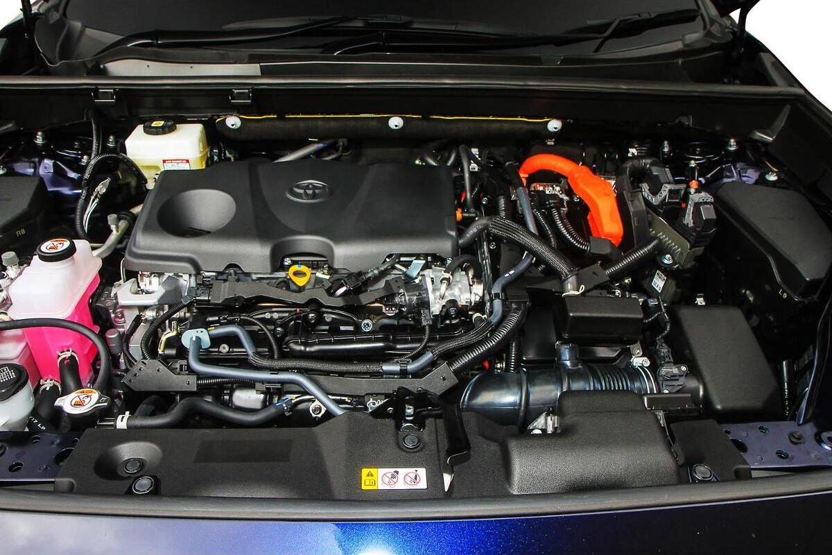 2024 Toyota RAV4 Cruiser Auto eFour image 11