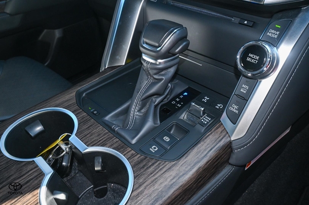 2023 TOYOTA Landcruiser Sahara image 14