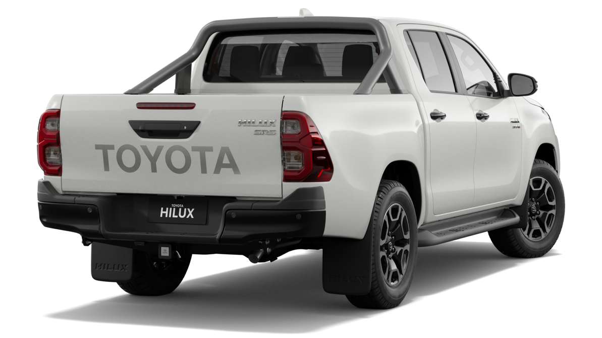 2025 Toyota Hilux 4x4 SR5 48V Double-Cab Pick-Up image 3