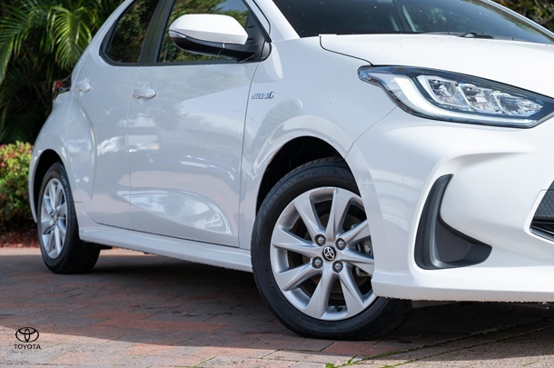 2021 TOYOTA Yaris Hybrid SX image 6