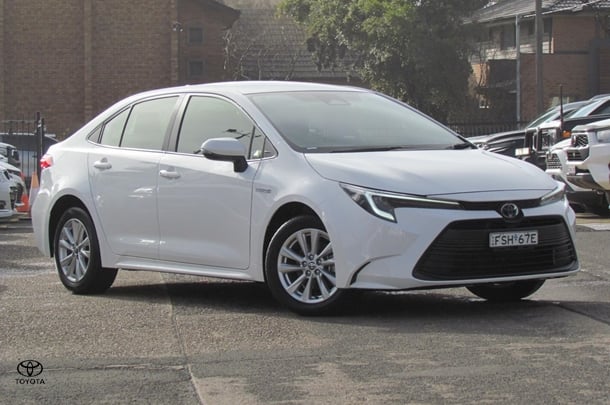 2024 Toyota Corolla Sedan Hybrid Ascent Sport image 3