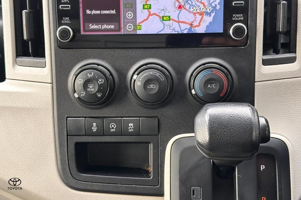 2021 Toyota HiAce LWB image 19