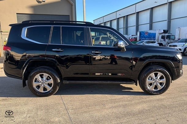 2024 Toyota Landcruiser Sahara image 2