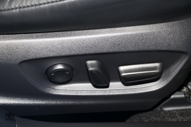 2022 Toyota Corolla Hatch Hybrid ZR image 17