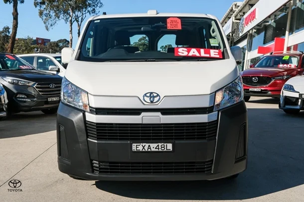 2022 Toyota HIACE LWB image 4