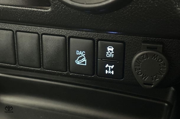 2022 Toyota Hilux SR image 26