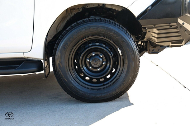 2019 Toyota Hilux 4x2 SR image 24