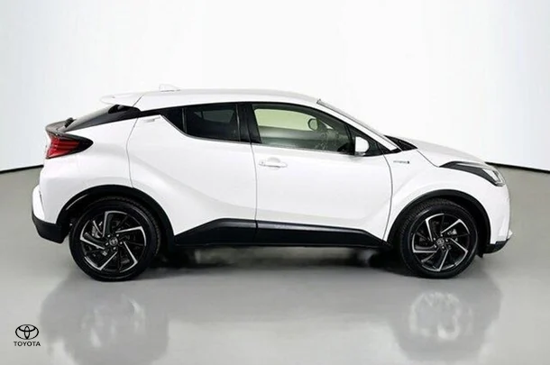 2022 Toyota C-HR Hybrid Koba 2WD image 11