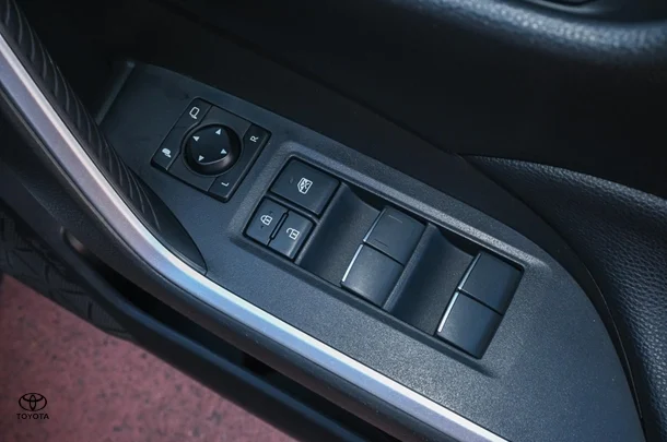 2020 TOYOTA RAV4 Hybrid GXL-2WD image 10