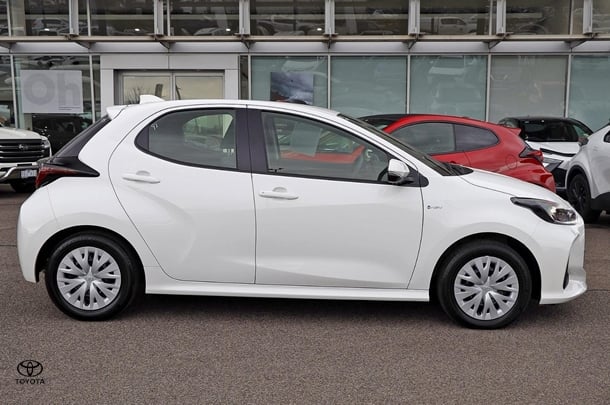 2024 Toyota Yaris HB Hybrid Ascent Sport image 10