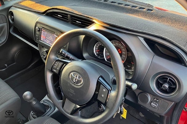 2017 Toyota Yaris Ascent image 19