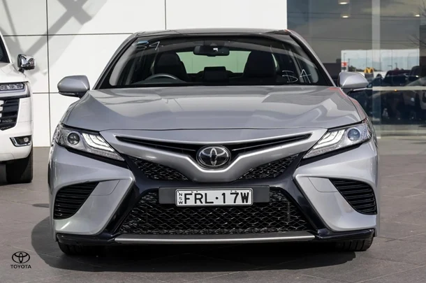 2018 Toyota CAMRY SL image 4