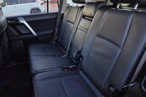 2021 Toyota Prado GXL image 15