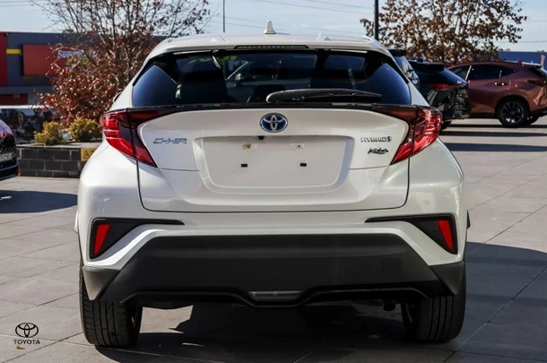 2022 Toyota C-HR Hybrid Koba 2WD image 5