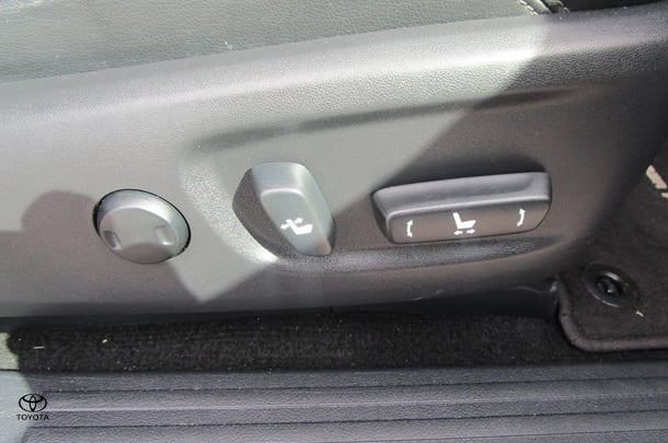 2021 Toyota Prado VX image 9
