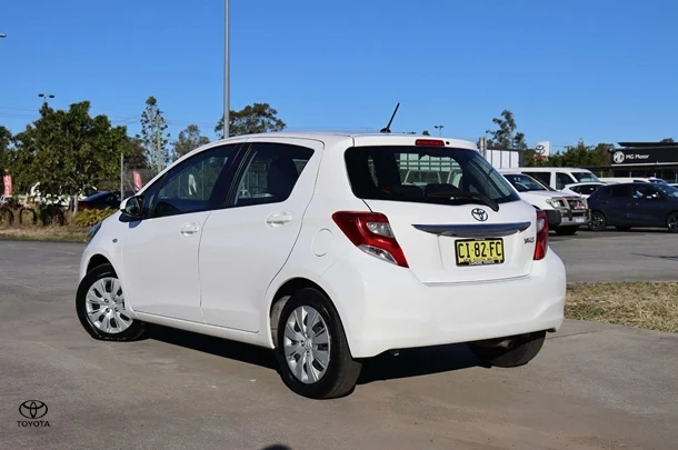 2016 Toyota Yaris Ascent image 4