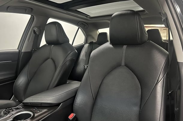 2021 Toyota Camry Hybrid SL image 15