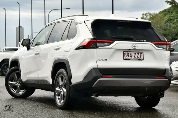 2020 Toyota RAV4 GXL-2WD image 3