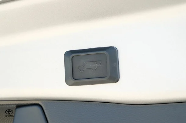 2023 Toyota RAV4 XSE image 16