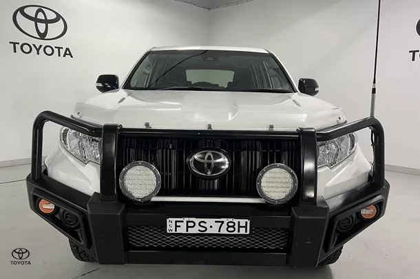 2020 Toyota Prado GX image 3