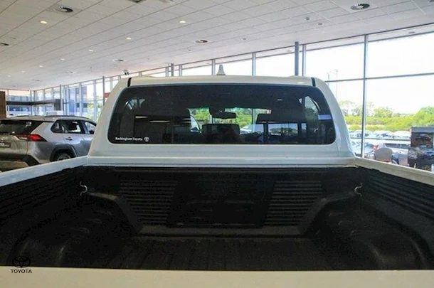 2023 Toyota Hilux GR-SPORT image 6