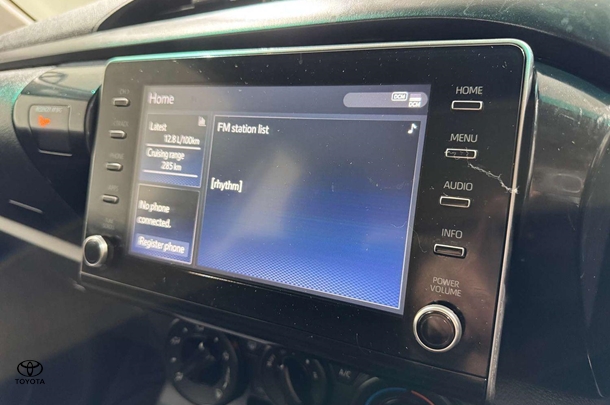 2022 Toyota Hilux SR image 17