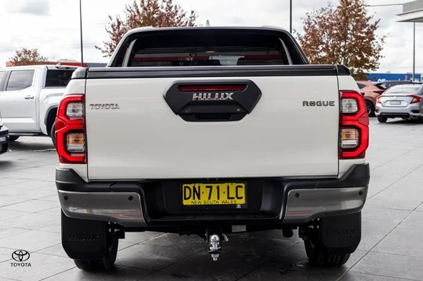 2023 Toyota HILUX Rogue image 5