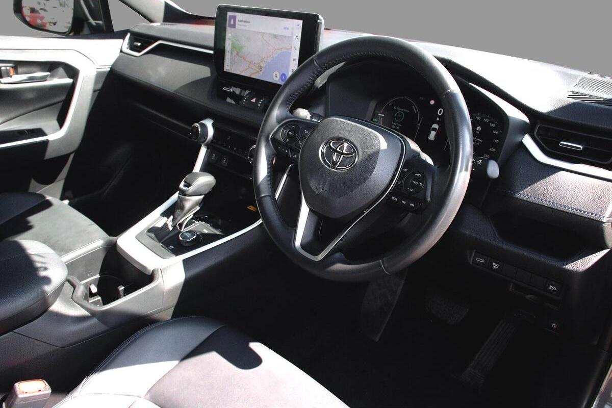 2024 Toyota RAV4 XSE Auto eFour image 6