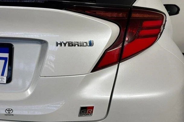 2022 Toyota C-HR Hybrid GR-S image 9