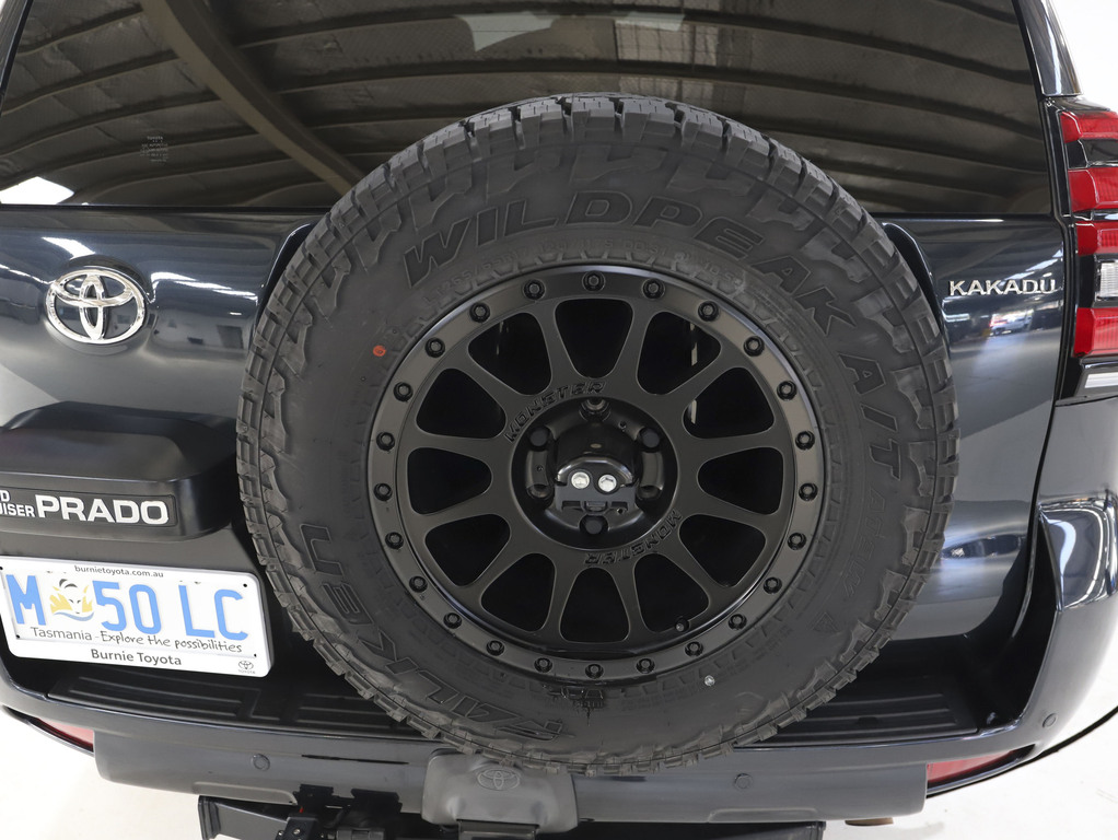 2017 Toyota Prado Kakadu image 9