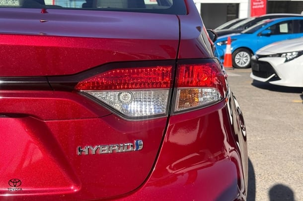 2023 Toyota Corolla Sedan Hybrid Ascent Sport image 17