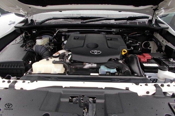 2023 Toyota HILUX 4x4 SR image 13