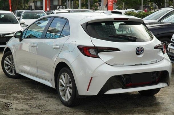 2022 Toyota Corolla Hatch Hybrid Ascent Sport image 3