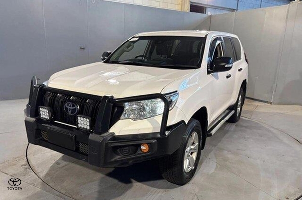2021 Toyota Prado GX image 9