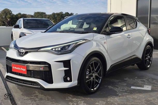 2022 Toyota CH-R Hybrid GR-S image 5