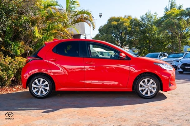 2024 TOYOTA Yaris Hybrid SX image 3
