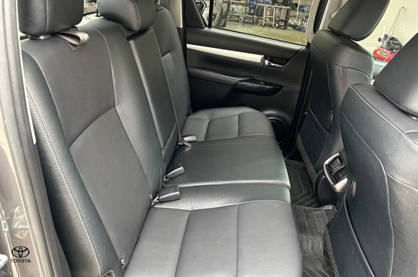 2022 Toyota Hilux 4x4 SR5 image 30