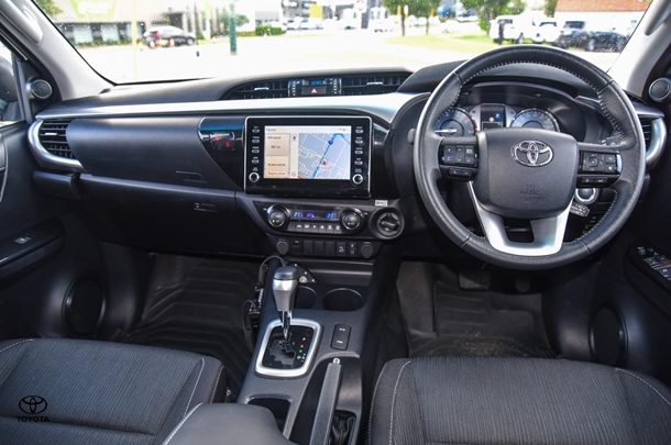 2023 Toyota HILUX SR5 image 18