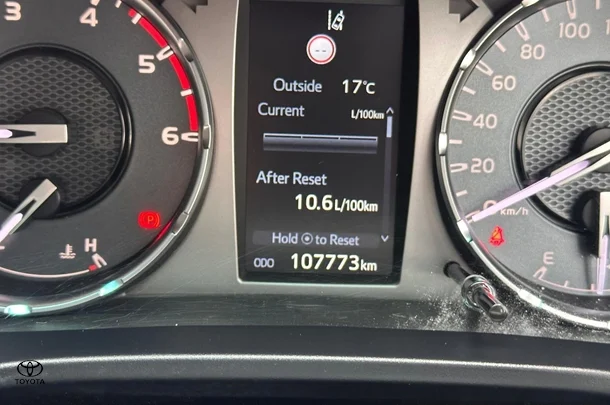 2020 Toyota HiLux 4x4 SR5 image 14