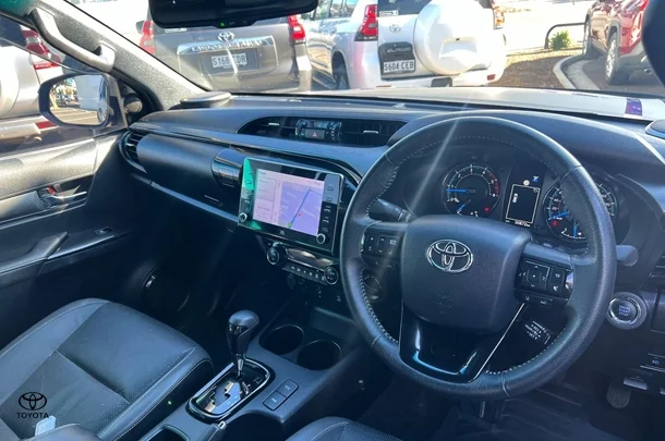 2022 Toyota Hilux 4x4 Rugged X image 5