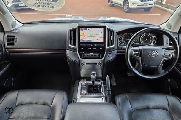 2020 Toyota Landcruiser VX image 16