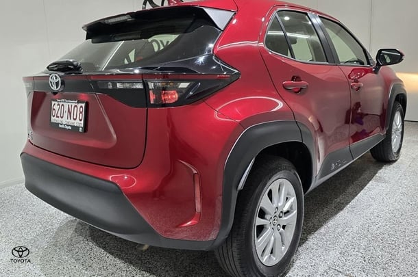2023 Toyota Yaris Cross GX image 2