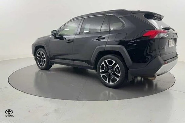 2020 Toyota RAV4 Edge AWD image 3