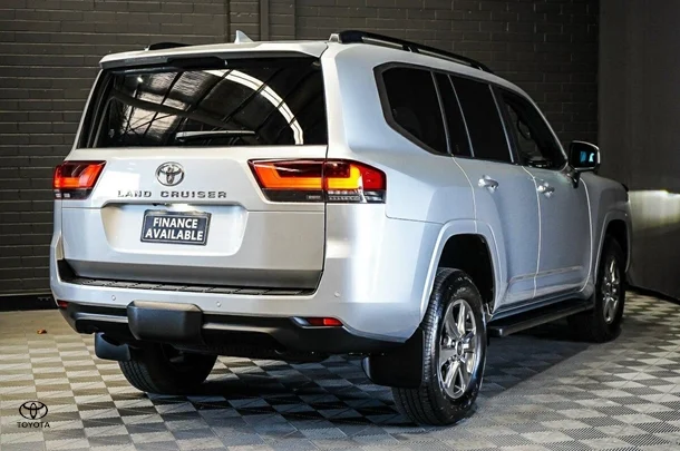 2023 Toyota Landcruiser VX image 7