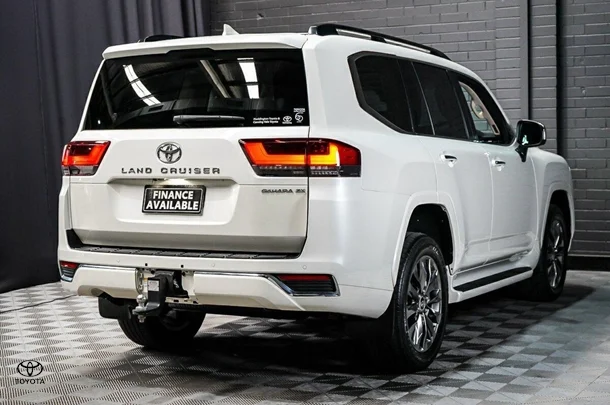 2023 Toyota Landcruiser Sahara ZX image 5
