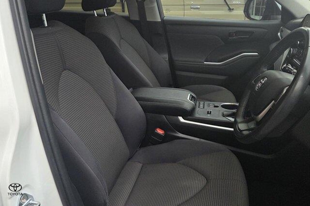 2022 Toyota Kluger Hybrid GX image 14