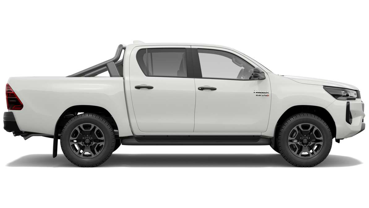 2025 Toyota Hilux 4x4 SR5 48V Double-Cab Pick-Up image 2