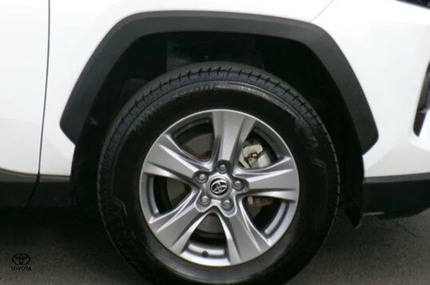 2023 Toyota RAV4 GX image 3