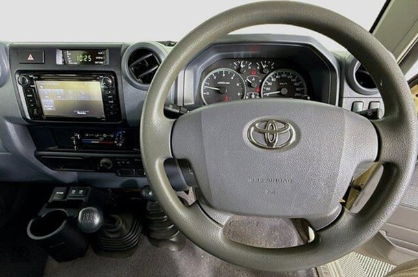 2021 Toyota LANDCRUISER MILITARY GXL image 17